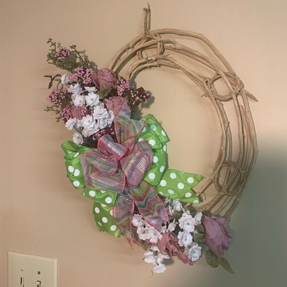 Spring wreath in pink and greens. Inv 264 - Picture 1 of 2